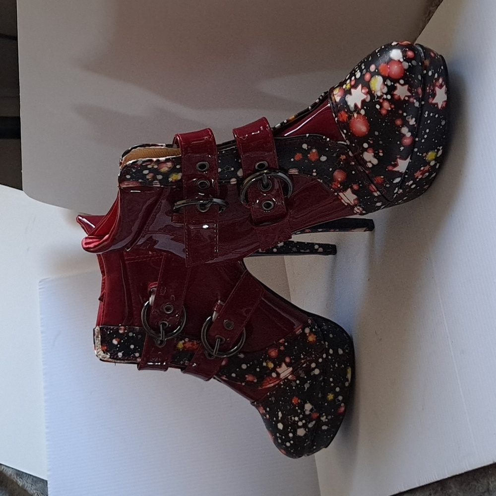 SASSY and Sexy Crimson Red patent leather beauties size 40 or 8.5 /9 Womens